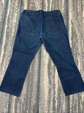 Size 12 / 31 LOFT  Curvy Kick Crop Blue Jeans